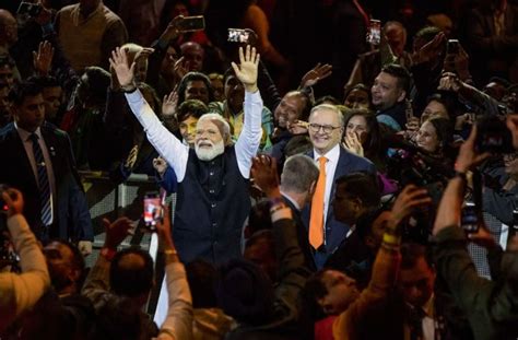 Indian Prime Minister Narendra Modi cheered by 20,000 fans at Sydney stadium